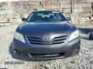 2011 Toyota Camry LE z VIN 4T4BF3EK2BR140227, wystawiony jako Copart lot #81824545 z przebiegiem 181 165 mil mil oraz Szkoda całkowita • Salvage title. Historia ofert i sprzedaży dostępna na DreamBid. Obrazek 5.