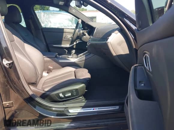 2021 BMW 3 Series 330e xDrive с VIN 3MW5P9J08M8B52752, выставлен на аукционе IAAI как лот 42664424 с пробегом 44 720 миль миль и . История ставок и продаж доступна на DreamBid. Изображение 5.