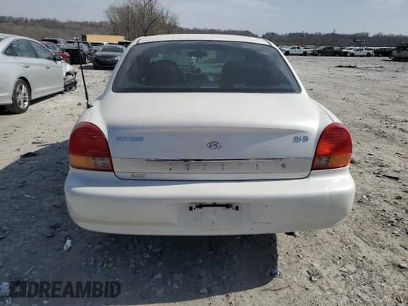 2001 Hyundai Sonata GLS z VIN KMHWF35V91A466774, wystawiony jako Copart lot #48985565 z przebiegiem 98 648 mil mil oraz Czysty tytuł • Clean title. Historia ofert i sprzedaży dostępna na DreamBid. Obrazek 6.