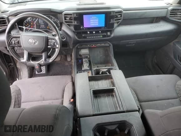 2022 Toyota Tundra with VIN 5TFKB5GD8NX001372, listed as a Copart auction lot 84473455 with 44,180 mi miles and Salvage title. Bid and sale history available at DreamBid. Image 8.