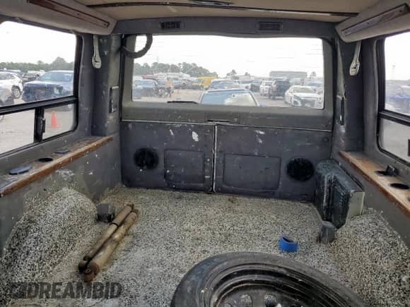 2003 Chevrolet Astro Cargo YF7 Upfitter z VIN 1GBDM19X63B136142, wystawiony jako Copart lot #68472405 z przebiegiem 237 395 mil mil oraz Szkoda całkowita • Salvage title. Historia ofert i sprzedaży dostępna na DreamBid. Obrazek 10.