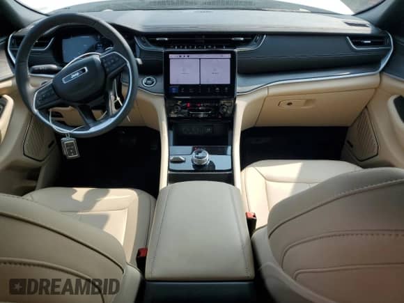 2024 Jeep Grand Cherokee Limited with VIN 1C4RJHBG3RC704928, listed as a Copart auction lot 71111685 with 17,373 mi miles and Salvage title. Bid and sale history available at DreamBid. Image 8.