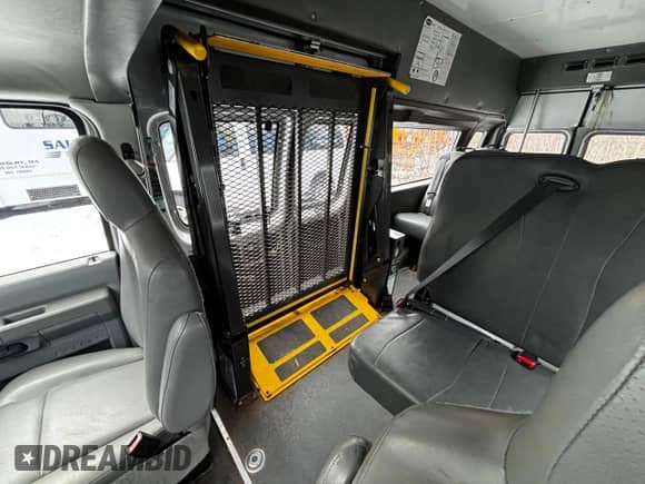 2014 Ford Econoline Cargo Commercial with VIN 1FTNS2EW7EDB18538, listed as a Copart auction lot 44216815 with 130,432 mi miles and Clean title. Bid and sale history available at DreamBid. Image 6.