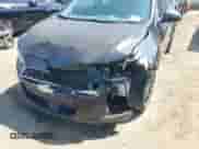 2015 Chevrolet Sonic LT z VIN 1G1JC6SH5F4148222, wystawiony jako IAAI lot #42993222 z przebiegiem 129 499 mil mil oraz . Historia ofert i sprzedaży dostępna na DreamBid. Obrazek 6.