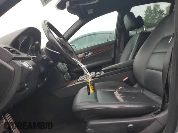 2011 Mercedes-Benz C 300 Sport с VIN WDDGF8BB5BR145209, выставлен на аукционе Copart как лот 82171145 с пробегом Не указан миль и Чистый • Clean title. История ставок и продаж доступна на DreamBid. Изображение 7.