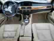 2009 BMW 5 Series 528i z VIN WBANU53519C118291, wystawiony jako Copart lot #60095455 z przebiegiem Nie podano mil oraz Szkoda całkowita • Salvage title. Historia ofert i sprzedaży dostępna na DreamBid. Obrazek 8.