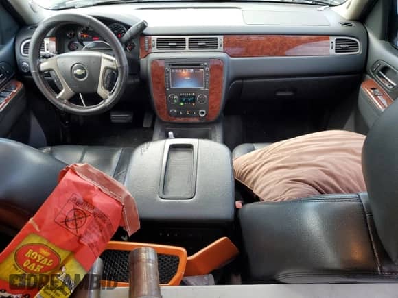 2014 Chevrolet Suburban LT с VIN 1GNSKJE77ER110021, выставлен на аукционе Copart как лот 82600855 с пробегом 220 769 миль миль и Чистый • Clean title. История ставок и продаж доступна на DreamBid. Изображение 8.