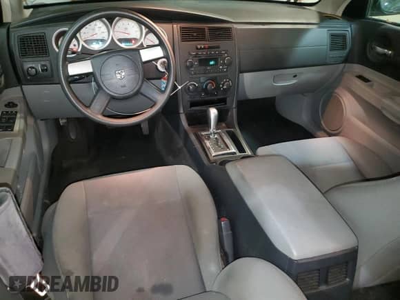 2007 Dodge Magnum with VIN 2D4FV47T47H701989, listed as a Copart auction lot 71868053 with 117,909 mi miles and Salvage title. Bid and sale history available at DreamBid. Image 8.