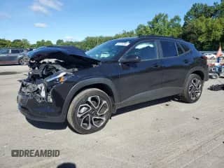 2025 Chevrolet Trax 2RS с VIN KL77LJEP5SC027324, выставлен на аукционе Copart как лот 69105095 с пробегом 13 458 миль миль и Списание • Salvage title. История ставок и продаж доступна на DreamBid. Изображение 1.