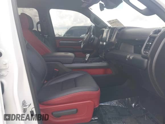 2023 Ram 1500 TRX z VIN 1C6SRFU95PN572888, wystawiony jako IAAI lot #43319141 z przebiegiem 17 078 mil mil oraz . Historia ofert i sprzedaży dostępna na DreamBid. Obrazek 5.