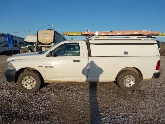 2015 Ram 1500 Tradesman with VIN 3C6JR7DTXFG660646, listed as a IAAI auction lot 41110327 with 136,581 mi miles and . Bid and sale history available at DreamBid. Image 14.