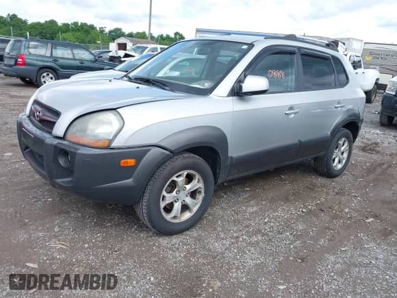 2009 Hyundai Tucson Limited with VIN KM8JN72DX9U943304, listed as a IAAI auction lot 42350888 with 147,890 mi miles and . Bid and sale history available at DreamBid. Image 2.