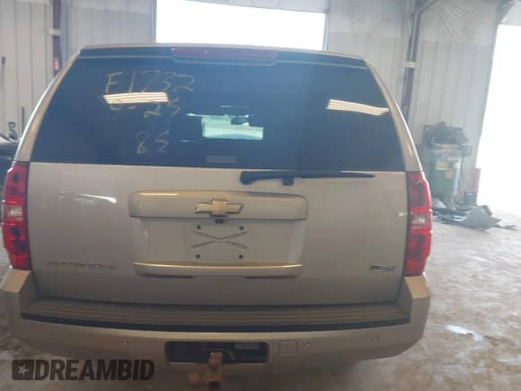 2009 Chevrolet Suburban 2LT z VIN 1GNFK26369R240705, wystawiony jako IAAI lot #43364816 z przebiegiem Nie podano mil oraz . Historia ofert i sprzedaży dostępna na DreamBid. Obrazek 15.