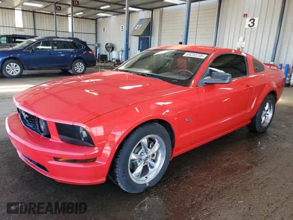 2006 Ford Mustang GT Deluxe с VIN 1ZVFT82H765120194, выставлен на аукционе Copart как лот 69232235 с пробегом 89 604 миль миль и Чистый • Clean title. История ставок и продаж доступна на DreamBid. Изображение 1.