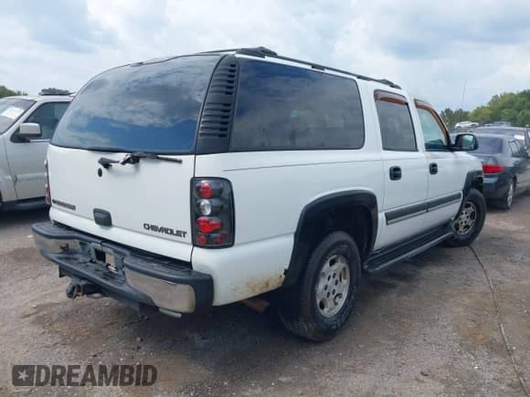 2005 Chevrolet Suburban Z71 z VIN 3GNFK16Z85G107579, wystawiony jako IAAI lot #43218642 z przebiegiem 250 230 mil mil oraz . Historia ofert i sprzedaży dostępna na DreamBid. Obrazek 4.