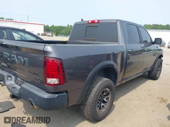 2017 Ram 1500 Rebel z VIN 1C6RR7YT6HS861839, wystawiony jako IAAI lot #42407025 z przebiegiem 127 084 mil mil oraz . Historia ofert i sprzedaży dostępna na DreamBid. Obrazek 4.