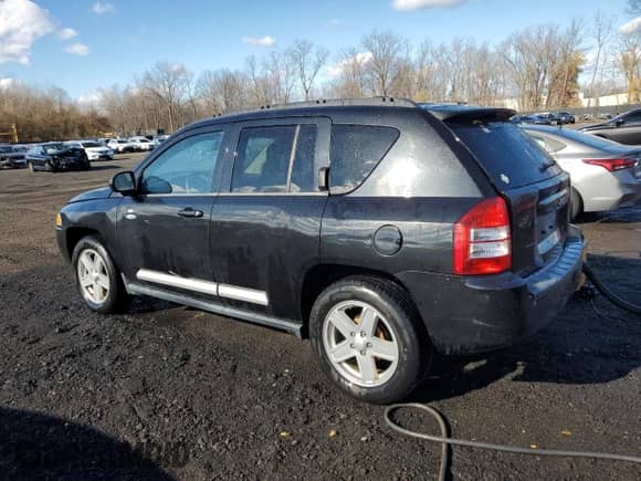 2010 Jeep Compass Sport z VIN 1J4NT1FB3AD641479, wystawiony jako Copart lot #79859594 z przebiegiem 173 768 mil mil oraz Szkoda całkowita • Salvage title. Historia ofert i sprzedaży dostępna na DreamBid. Obrazek 2.