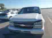 2007 Chevrolet Silverado 1500HD LS z VIN 1GCGK13U27F172888, wystawiony jako IAAI lot #43312240 z przebiegiem 134 399 mil mil oraz . Historia ofert i sprzedaży dostępna na DreamBid. Obrazek 6.