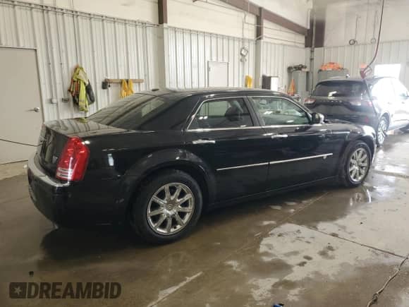 2010 Chrysler 300 C Hemi с VIN 2C3CA6CT6AH114721, выставлен на аукционе Copart как лот 59113935 с пробегом 154 659 миль миль и На запчасти • Non repairable. История ставок и продаж доступна на DreamBid. Изображение 3.