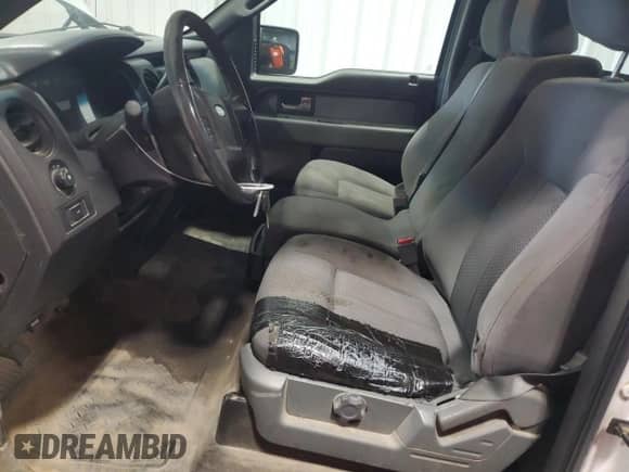 2013 Ford F-150 XL z VIN 1FTNF1CF2DKE24882, wystawiony jako Copart lot #85483935 z przebiegiem 156 229 mil mil oraz Czysty tytuł • Clean title. Historia ofert i sprzedaży dostępna na DreamBid. Obrazek 7.