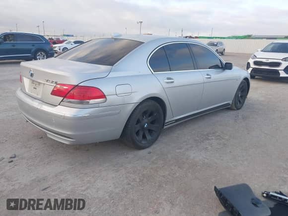 2007 BMW 7 Series 750i with VIN WBAHL83577DT08542, listed as a IAAI auction lot 43481994 with 117,035 mi miles and . Bid and sale history available at DreamBid. Image 4.
