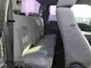 2013 Ford F-250 XL z VIN 1FT7X2A66DEB77282, wystawiony jako Copart lot #84869404 z przebiegiem 283 377 mil mil oraz Czysty tytuł • Clean title. Historia ofert i sprzedaży dostępna na DreamBid. Obrazek 10.