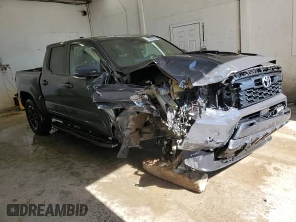 2024 Toyota Tacoma SR5 with VIN 3TMLB5JN6RM022769, listed as a Copart auction lot 85087965 with 17,767 mi miles and Salvage title. Bid and sale history available at DreamBid. Image 4.