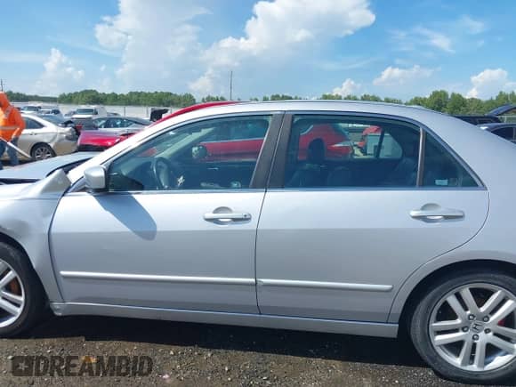 2005 Honda Accord EX-L с VIN 1HGCM66855A004226, выставлен на аукционе IAAI как лот 42748586 с пробегом 278 029 миль миль и . История ставок и продаж доступна на DreamBid. Изображение 15.