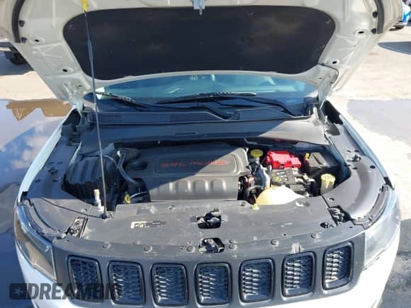2019 Jeep Compass Altitude z VIN 3C4NJCBB3KT637375, wystawiony jako IAAI lot #42408775 z przebiegiem 114 977 mil mil oraz . Historia ofert i sprzedaży dostępna na DreamBid. Obrazek 10.