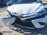 2020 Toyota Camry SE z VIN 4T1G11AK1LU964407, wystawiony jako IAAI lot #43108552 z przebiegiem 68 960 mil mil oraz . Historia ofert i sprzedaży dostępna na DreamBid. Obrazek 6.