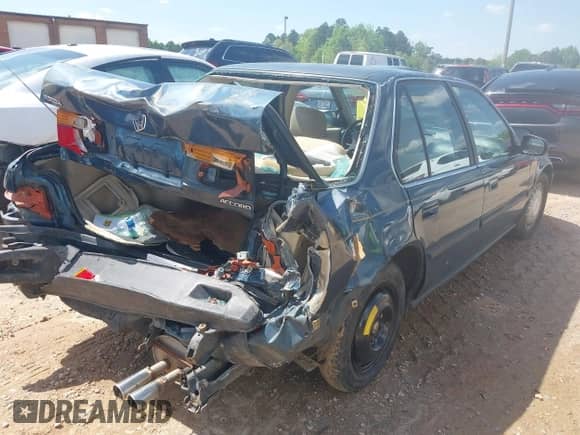 1991 Honda Accord с VIN JHMCB7683MC087649, выставлен на аукционе IAAI как лот 41972617 с пробегом 275 517 миль миль и . История ставок и продаж доступна на DreamBid. Изображение 4.