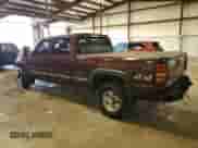 2002 Chevrolet Silverado 1500HD LS z VIN 1GCGK13UX2F138920, wystawiony jako Copart lot #73795674 z przebiegiem 198 571 mil mil oraz Szkoda całkowita • Salvage title. Historia ofert i sprzedaży dostępna na DreamBid. Obrazek 2.