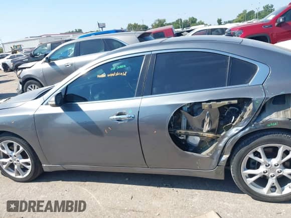 2014 Nissan Maxima SV z VIN 1N4AA5AP7EC488689, wystawiony jako IAAI lot #43153163 z przebiegiem 238 142 mil mil oraz . Historia ofert i sprzedaży dostępna na DreamBid. Obrazek 14.