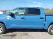 2020 Toyota Tundra SR5 с VIN 5TFDY5F1XLX887092, выставлен на аукционе IAAI как лот 40540625 с пробегом Не указан миль и . История ставок и продаж доступна на DreamBid. Изображение 13.