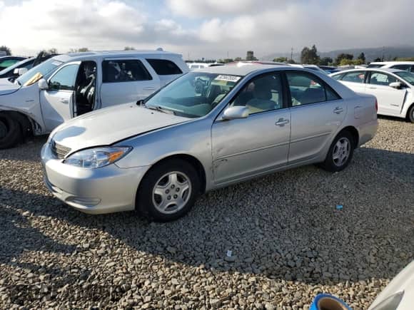 2003 Toyota Camry LE with VIN 4T1BF30K43U544407, listed as a Copart auction lot 82562555 with 151,975 mi miles and Salvage title. Bid and sale history available at DreamBid. Image 1.