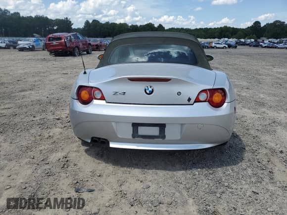 2003 BMW Z4 2.5i z VIN 4USBT33493LS47580, wystawiony jako Copart lot #62754925 z przebiegiem 178 558 mil mil oraz Szkoda całkowita • Salvage title. Historia ofert i sprzedaży dostępna na DreamBid. Obrazek 6.