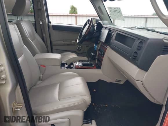2007 Jeep Commander Limited z VIN 1J8HG58207C553525, wystawiony jako IAAI lot #42291173 z przebiegiem 151 054 mil mil oraz . Historia ofert i sprzedaży dostępna na DreamBid. Obrazek 5.