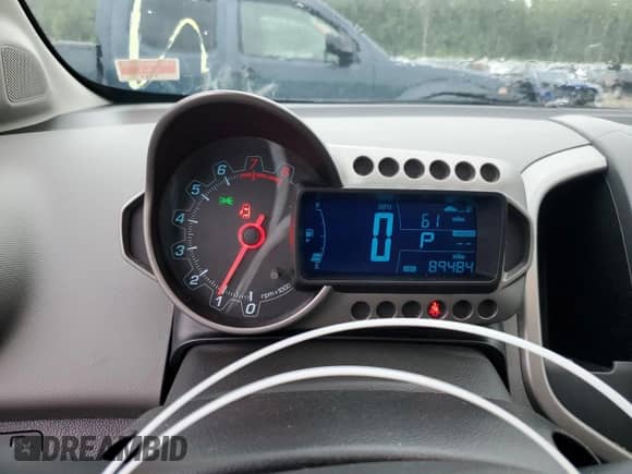 2016 Chevrolet Sonic LT z VIN 1G1JC5SH0G4178272, wystawiony jako Copart lot #58323984 z przebiegiem 89 484 mil mil oraz Czysty tytuł • Clean title. Historia ofert i sprzedaży dostępna na DreamBid. Obrazek 9.