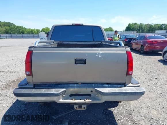 1994 GMC Sierra 1500 z VIN 2GTEC19K7R1555049, wystawiony jako IAAI lot #42316465 z przebiegiem 242 883 mil mil oraz . Historia ofert i sprzedaży dostępna na DreamBid. Obrazek 16.