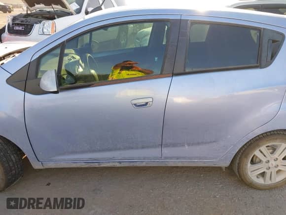 2015 Chevrolet Spark LT z VIN KL8CD6S93FC715984, wystawiony jako IAAI lot #43454315 z przebiegiem 111 126 mil mil oraz . Historia ofert i sprzedaży dostępna na DreamBid. Obrazek 14.