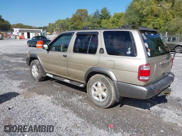 2001 Nissan Pathfinder LE with VIN JN8DR09X61W573219, listed as a IAAI auction lot 43339804 with 189,204 mi miles and . Bid and sale history available at DreamBid. Image 3.