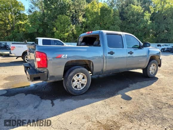 2007 Chevrolet Silverado 1500 2LT z VIN 2GCEK13M671533425, wystawiony jako Copart lot #82127825 z przebiegiem 206 632 mil mil oraz Szkoda całkowita • Salvage title. Historia ofert i sprzedaży dostępna na DreamBid. Obrazek 3.