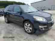 2017 Chevrolet Traverse Premier z VIN 1GNKRJKD9HJ238981, wystawiony jako Copart lot #81678155 z przebiegiem 261 017 mil mil oraz Czysty tytuł • Clean title. Historia ofert i sprzedaży dostępna na DreamBid. Obrazek 4.