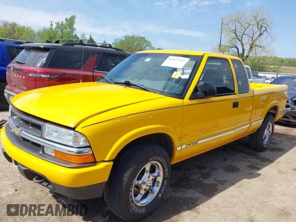 2002 Chevrolet S-10 LS z VIN 1GCDT19W028200046, wystawiony jako IAAI lot #42037525 z przebiegiem 77 778 mil mil oraz . Historia ofert i sprzedaży dostępna na DreamBid. Obrazek 14.