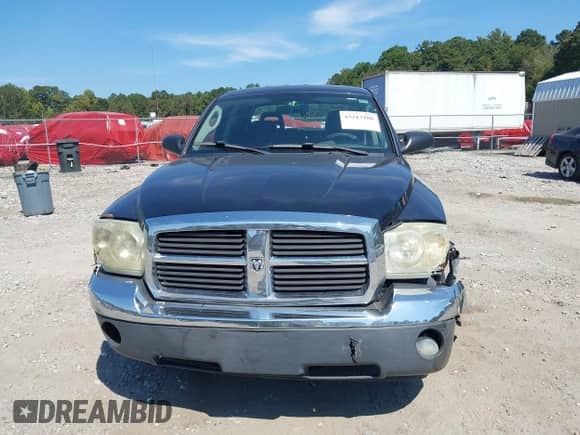2005 Dodge Dakota SLT z VIN 1D7HE48N25S142458, wystawiony jako IAAI lot #43213106 z przebiegiem 196 705 mil mil oraz . Historia ofert i sprzedaży dostępna na DreamBid. Obrazek 12.