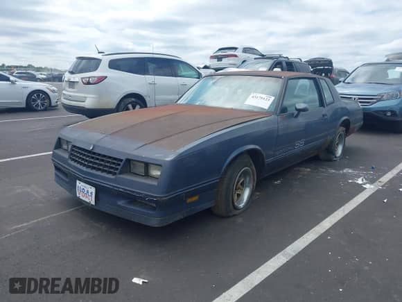 1983 Chevrolet Monte Carlo z VIN 1G1AZ3773DR178154, wystawiony jako IAAI lot #43179123 z przebiegiem 42 547 mil mil oraz . Historia ofert i sprzedaży dostępna na DreamBid. Obrazek 2.