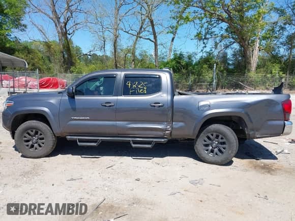 2021 Toyota Tacoma SR5 z VIN 5TFDZ5BN6MX059581, wystawiony jako IAAI lot #42051740 z przebiegiem 65 399 mil mil oraz . Historia ofert i sprzedaży dostępna na DreamBid. Obrazek 15.