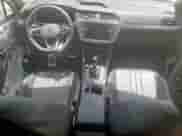 2022 Volkswagen Tiguan SE R-Line Black с VIN 3VVCB7AX2NM034944, выставлен на аукционе Copart как лот 61990465 с пробегом 47 678 миль миль и Списание • Salvage title. История ставок и продаж доступна на DreamBid. Изображение 8.