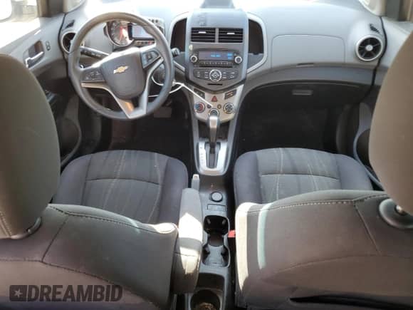 2015 Chevrolet Sonic LT z VIN 1G1JC6SH9F4123355, wystawiony jako Copart lot #84049225 z przebiegiem 99 933 mil mil oraz Szkoda całkowita • Salvage title. Historia ofert i sprzedaży dostępna na DreamBid. Obrazek 8.