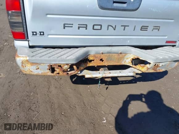 2003 Nissan Frontier XE z VIN 1N6ED29Y03C461178, wystawiony jako IAAI lot #41686187 z przebiegiem 208 617 mil mil oraz . Historia ofert i sprzedaży dostępna na DreamBid. Obrazek 6.